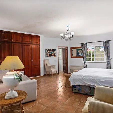 Cosy Carvoeiro 5 Bedrooms Casa Solara Table Tennis Table ヴィラ ポルシェス